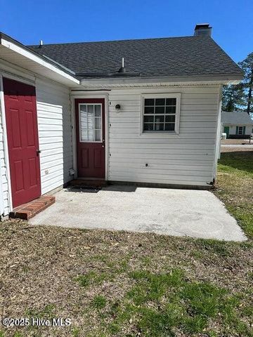 205 Live Oak Court, Midway Park, NC 28544