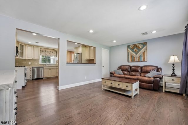 23 Huyler Rd, Branchburg Twp., NJ 08876