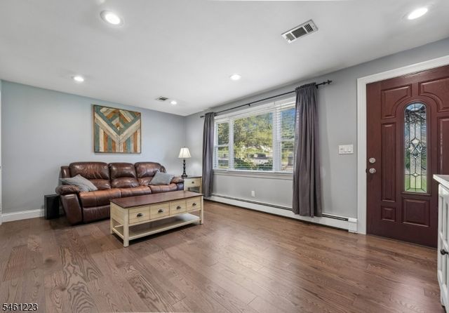 23 Huyler Rd, Branchburg Twp., NJ 08876