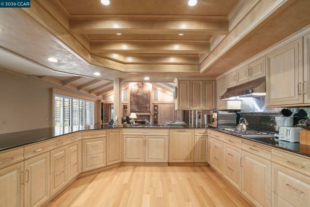 738 Mandarin Ln, Walnut Creek, CA 94598