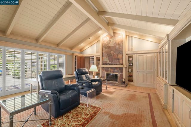 738 Mandarin Ln, Walnut Creek, CA 94598