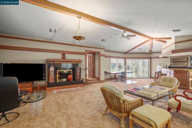 738 Mandarin Ln, Walnut Creek, CA 94598
