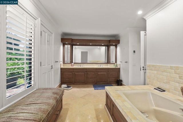 738 Mandarin Ln, Walnut Creek, CA 94598