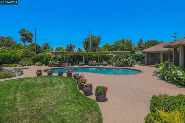 738 Mandarin Ln, Walnut Creek, CA 94598