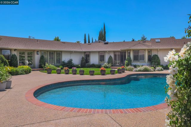 738 Mandarin Ln, Walnut Creek, CA 94598