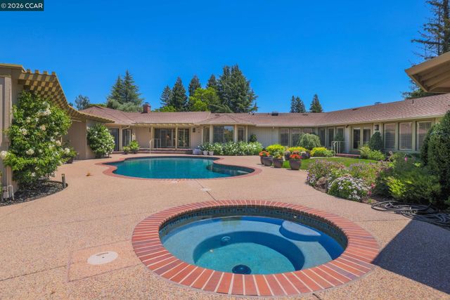 738 Mandarin Ln, Walnut Creek, CA 94598