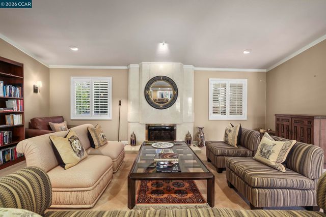 738 Mandarin Ln, Walnut Creek, CA 94598