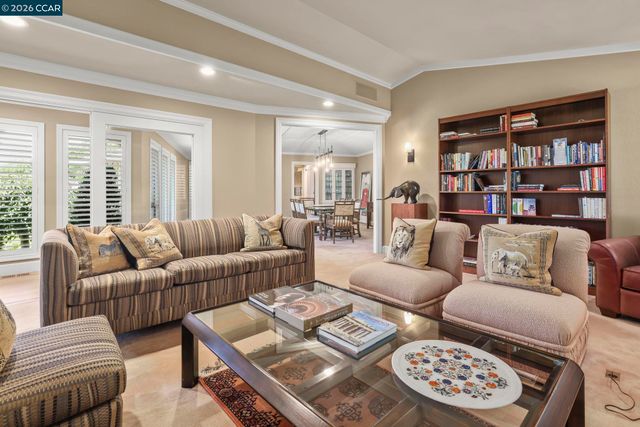738 Mandarin Ln, Walnut Creek, CA 94598