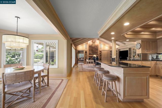 738 Mandarin Ln, Walnut Creek, CA 94598