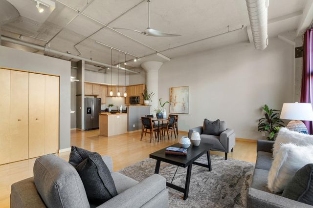 1901 E Hennepin Avenue 105, Minneapolis, MN 55413