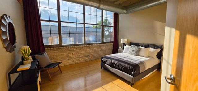 1901 E Hennepin Avenue 105, Minneapolis, MN 55413