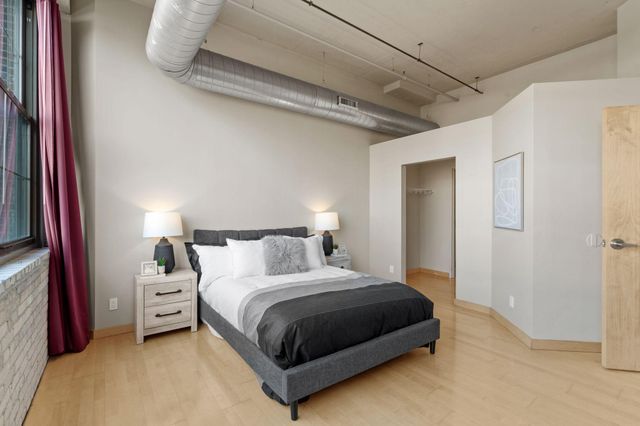 1901 E Hennepin Avenue 105, Minneapolis, MN 55413