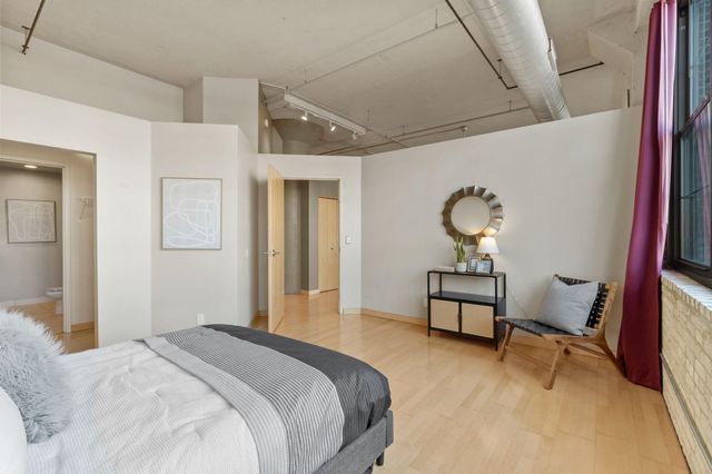 1901 E Hennepin Avenue 105, Minneapolis, MN 55413