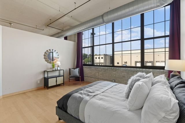 1901 E Hennepin Avenue 105, Minneapolis, MN 55413