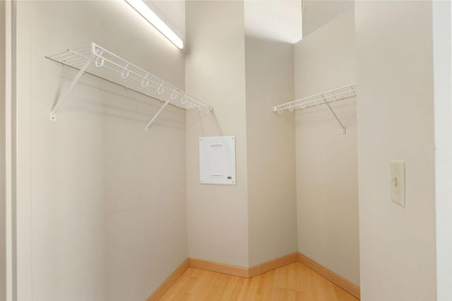 1901 E Hennepin Avenue 105, Minneapolis, MN 55413