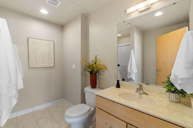 1901 E Hennepin Avenue 105, Minneapolis, MN 55413