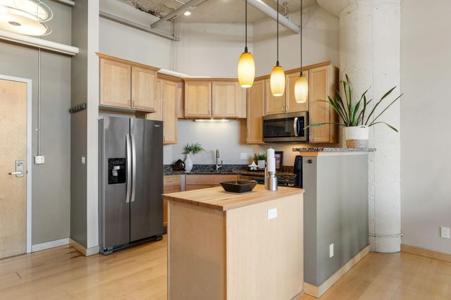 1901 E Hennepin Avenue 105, Minneapolis, MN 55413