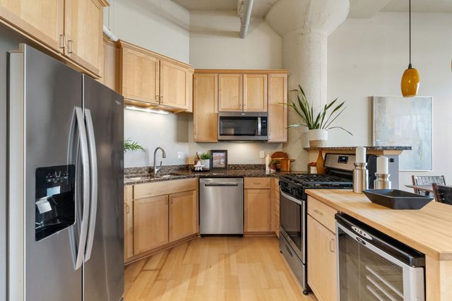 1901 E Hennepin Avenue 105, Minneapolis, MN 55413