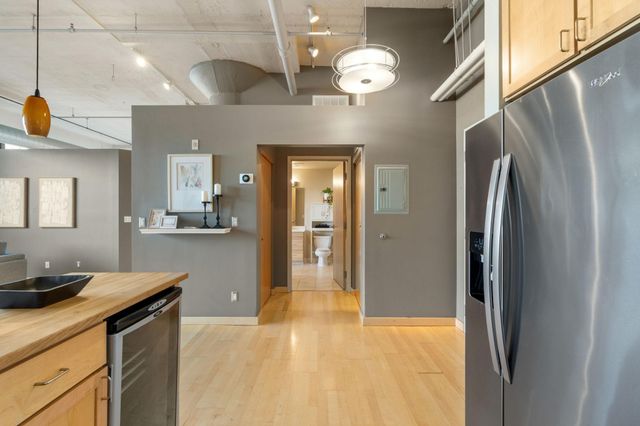 1901 E Hennepin Avenue 105, Minneapolis, MN 55413