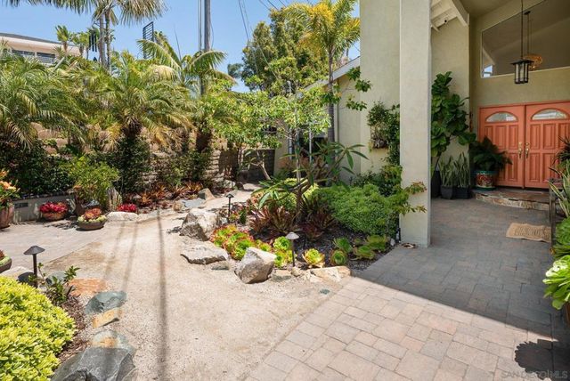 1858 Laurel Rd, Oceanside, CA 92054