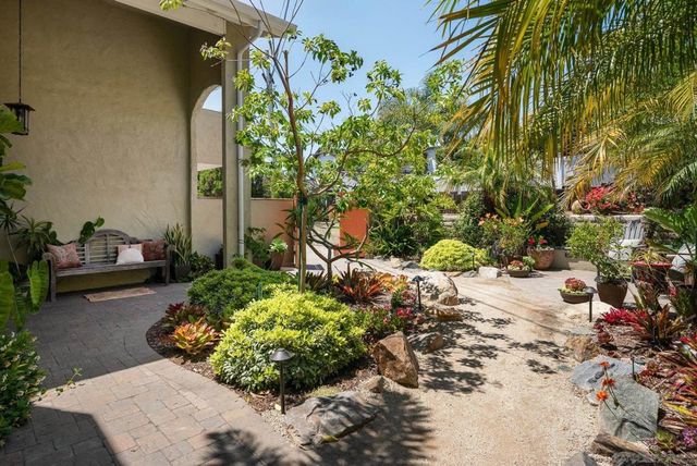 1858 Laurel Rd, Oceanside, CA 92054