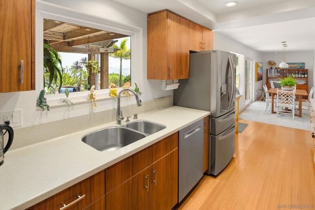 1858 Laurel Rd, Oceanside, CA 92054