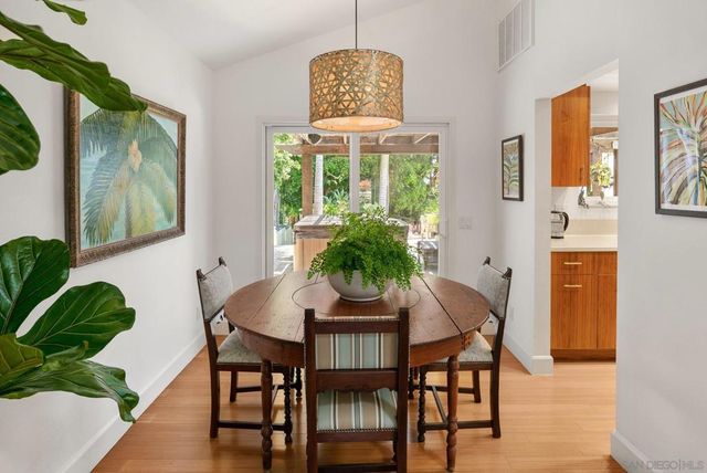 1858 Laurel Rd, Oceanside, CA 92054