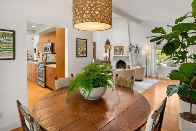 1858 Laurel Rd, Oceanside, CA 92054