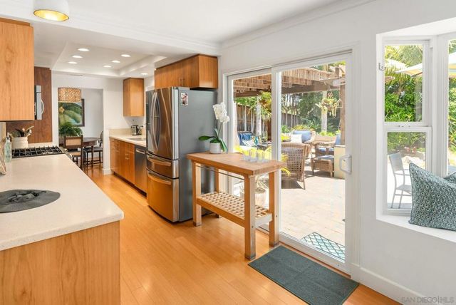 1858 Laurel Rd, Oceanside, CA 92054