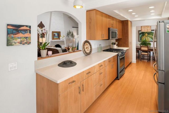 1858 Laurel Rd, Oceanside, CA 92054