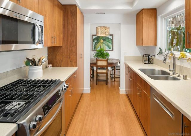 1858 Laurel Rd, Oceanside, CA 92054