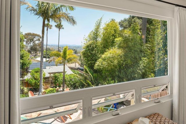 1858 Laurel Rd, Oceanside, CA 92054