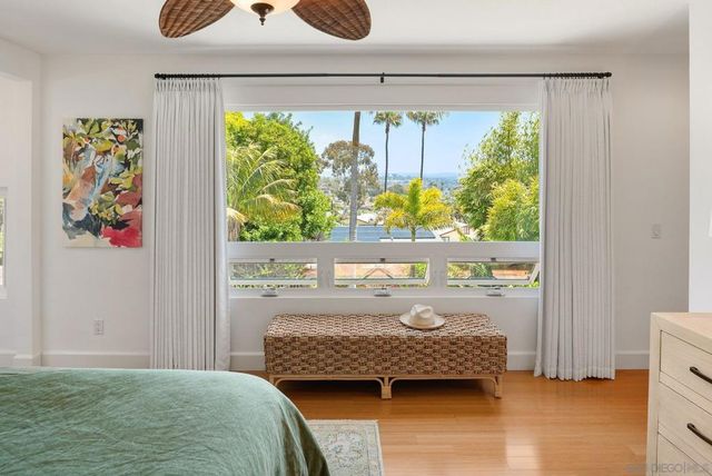 1858 Laurel Rd, Oceanside, CA 92054