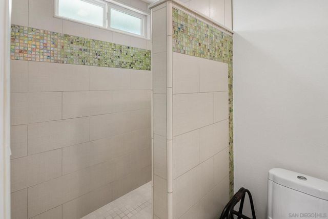 1858 Laurel Rd, Oceanside, CA 92054