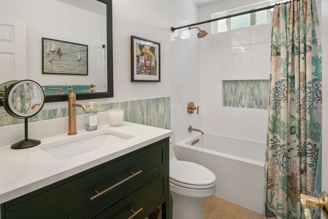 1858 Laurel Rd, Oceanside, CA 92054