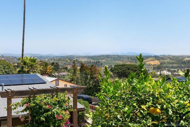 1858 Laurel Rd, Oceanside, CA 92054
