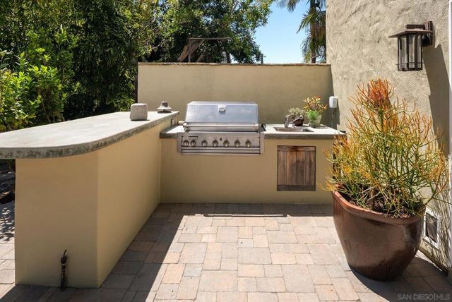 1858 Laurel Rd, Oceanside, CA 92054