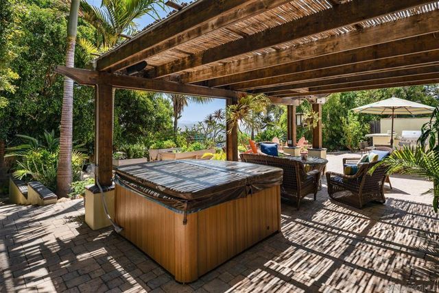 1858 Laurel Rd, Oceanside, CA 92054