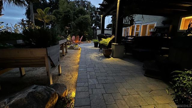1858 Laurel Rd, Oceanside, CA 92054