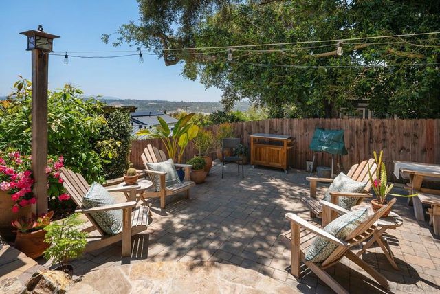 1858 Laurel Rd, Oceanside, CA 92054
