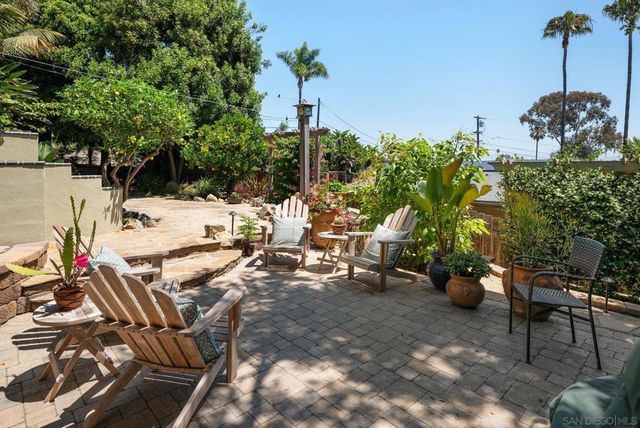 1858 Laurel Rd, Oceanside, CA 92054