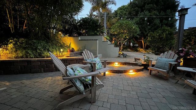 1858 Laurel Rd, Oceanside, CA 92054