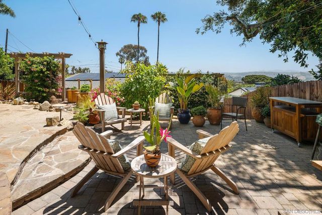 1858 Laurel Rd, Oceanside, CA 92054