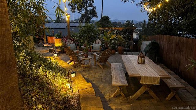 1858 Laurel Rd, Oceanside, CA 92054