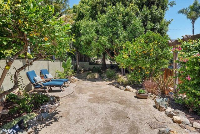 1858 Laurel Rd, Oceanside, CA 92054
