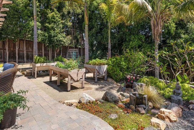 1858 Laurel Rd, Oceanside, CA 92054