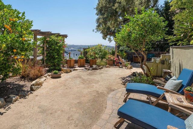 1858 Laurel Rd, Oceanside, CA 92054