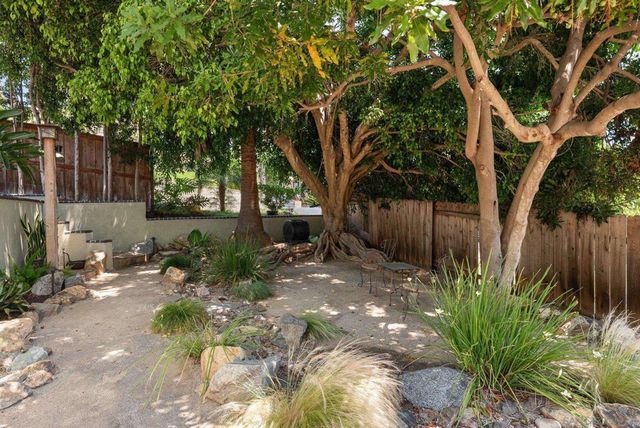 1858 Laurel Rd, Oceanside, CA 92054