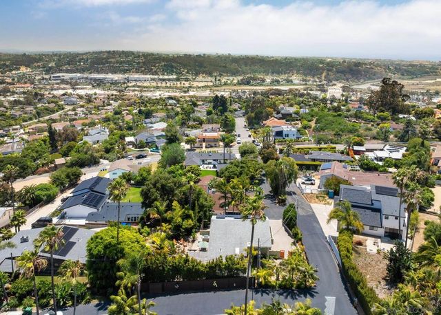 1858 Laurel Rd, Oceanside, CA 92054