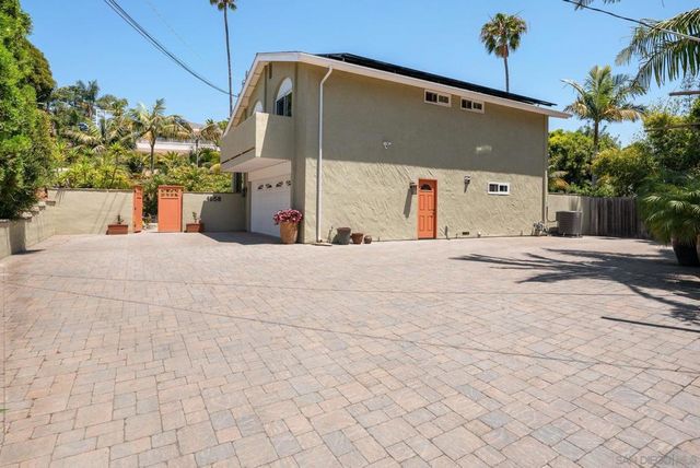 1858 Laurel Rd, Oceanside, CA 92054